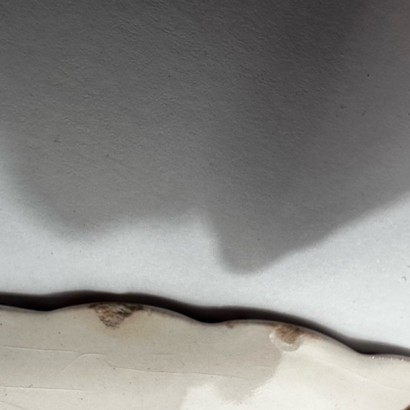 American Limoges OLD DUTCH 5 TC M.L.F.E. 10" Collector's Plate Dark Red Tulips - Picture 6 of 7